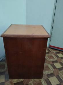 Meja untuk dijual
