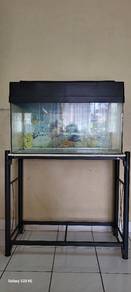 Aquarium dengan kakinya sekali