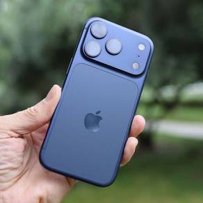 its an iPhone 17 pro max in good condition