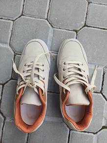 Fashionable shoes 