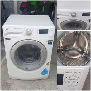 Electrolux 2in1 front load hot washer dryer 7/5k