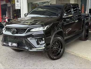 Toyota Hilux BLACK EDITION in Sibu, SWK