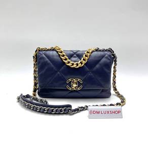 Preloved Chanel 19 Goatskin Navy Small GHW