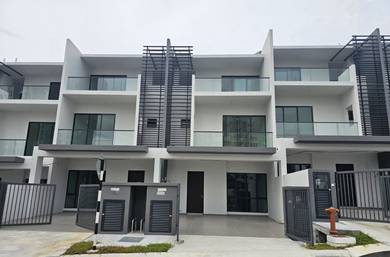 3-storey Terraced House For Sale in Gombak,SGR