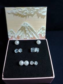 Diamond & Pearl Stud Earrings set
