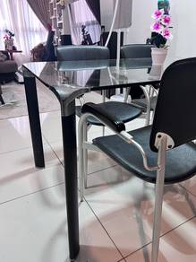 good condition glass dinning table set