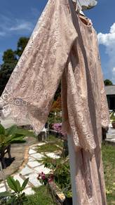 Kasut & baju nikah
