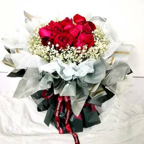 Fresh Rose & Baby's Breath Hand Bouquet
