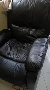 sofa hitam