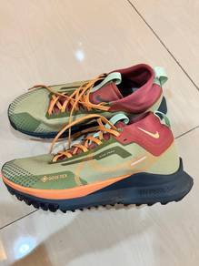 Kasut Trail Nike React