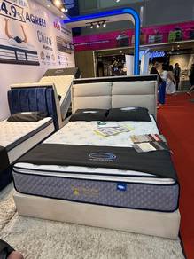 Dreamland king size mattress and bed frame