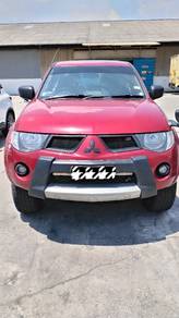 Mitsubishi Triton in Juru, PNG