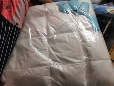 Goose feather king size quilt comforter