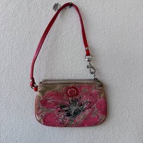 Coach poppy khaki coral flower signature wristlet