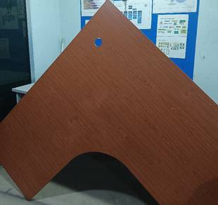 Meja pejabat curve sekali pasang. 