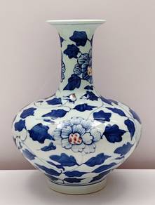 Chinese ceramic Yuhuchunping Vase – Blue Floral