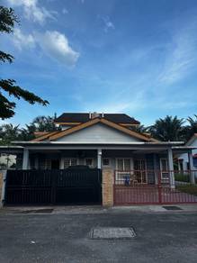 Semi-Detached House For Sale in Banting,SGR