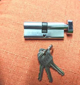 Cylinder door lock ( jenis biasa ) / kunci pintu