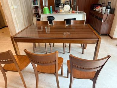 Good quality Dining Table with 6 chairs -Red Apple