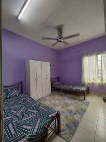 Room in Bandar Botanic, SGR