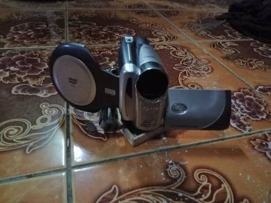 Canon DC230 DVD Camcorder