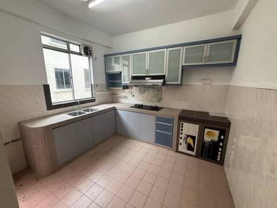 Townhouse Condo For Sale in Sri Awana Townhouse