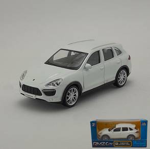 2015 Porsche cayenne turbo 1:43 diecast car -White