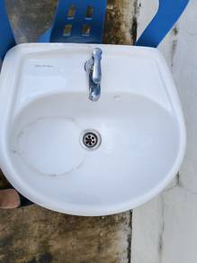 Sinki Basin Dolphin bersama paip