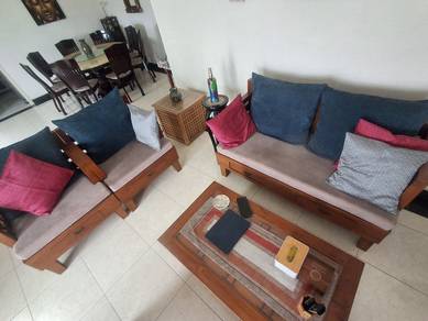 Solid wooden sofa set 2+1+1 c/w coffee table