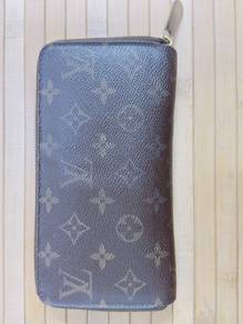 Authentic LV Zippy Wallet