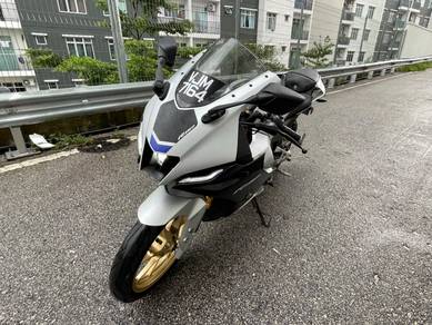 Yamaha R15