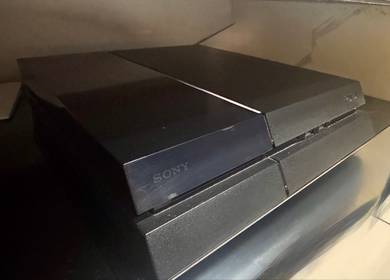 Sony PS4 500GB (2 controllers)