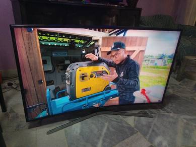 SAMSUNG 49" CuRVED SMART TV
