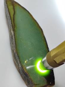 Bongkah Mentah Giok Jadeite Hijau Ais Klasik Burma
