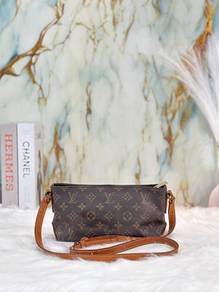 Louis Vuitton Trotteur Crossbody Bag