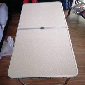Aluminium table