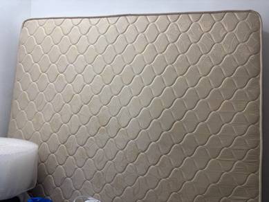 King size bed with heavy n comfortable matress