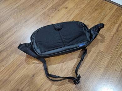 BRAND NEW & ORIGINAL THULE TACT CROSS BODY (5 ltr)