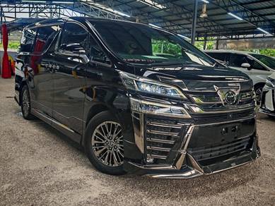 Toyota Vellfire ZG in Ampang Hilir, KUL