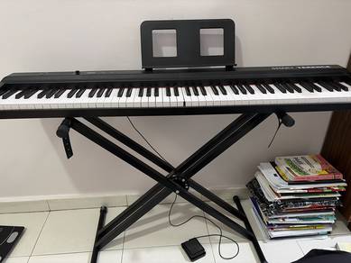 piano w 88 keys