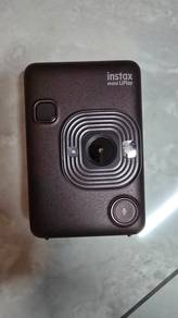 The camera can take pictures and print them out