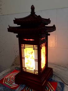 Vtg.Traditional Korean Table Lamp - 28 inches Tall