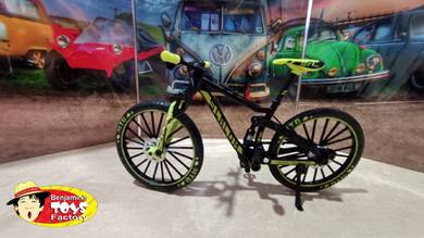 1:10 Mountain Bike Bicycle Alloy Model (B & Y)