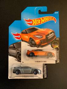 Hot Wheels ‘17 Nissan GT-R R35 Orange Set
