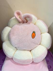 Flower-shaped rabbit plush floor cushion