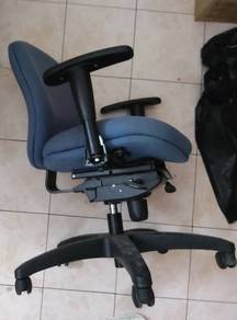 Heavy duty chair