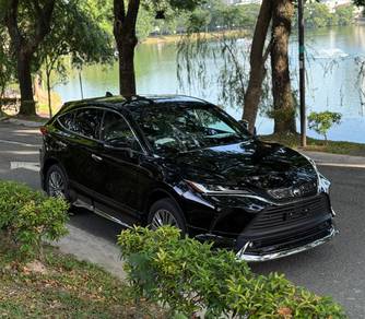 Toyota Harrier LUXURY in Ampang Hilir, KUL