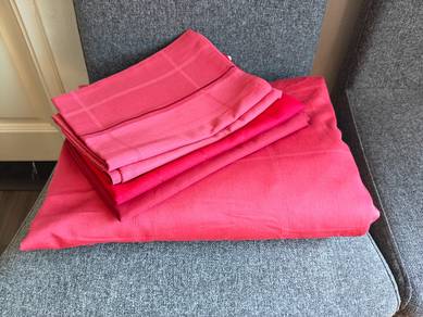 Akemi TC930 Queen bedsheet set 5 items (USED)