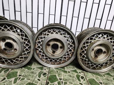 80's 14 inch Toyota Cressida rim