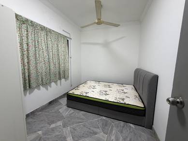 Queen size bed frame and mattress